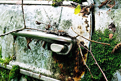 Rust never sleeps- Peugeot-404-Türgriff